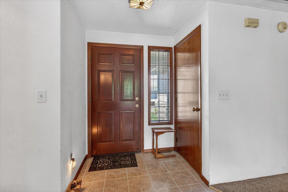 3090 Cheltenham Way Medford, OR 97504 - Photo 7 of 37 08-8