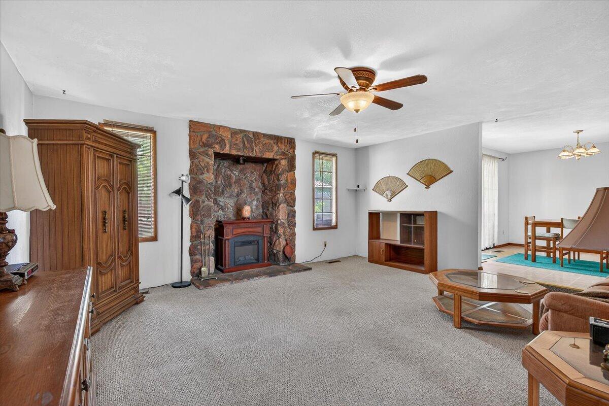 3090 Cheltenham Way Medford, OR 97504 - Photo 8 of 37 09-9