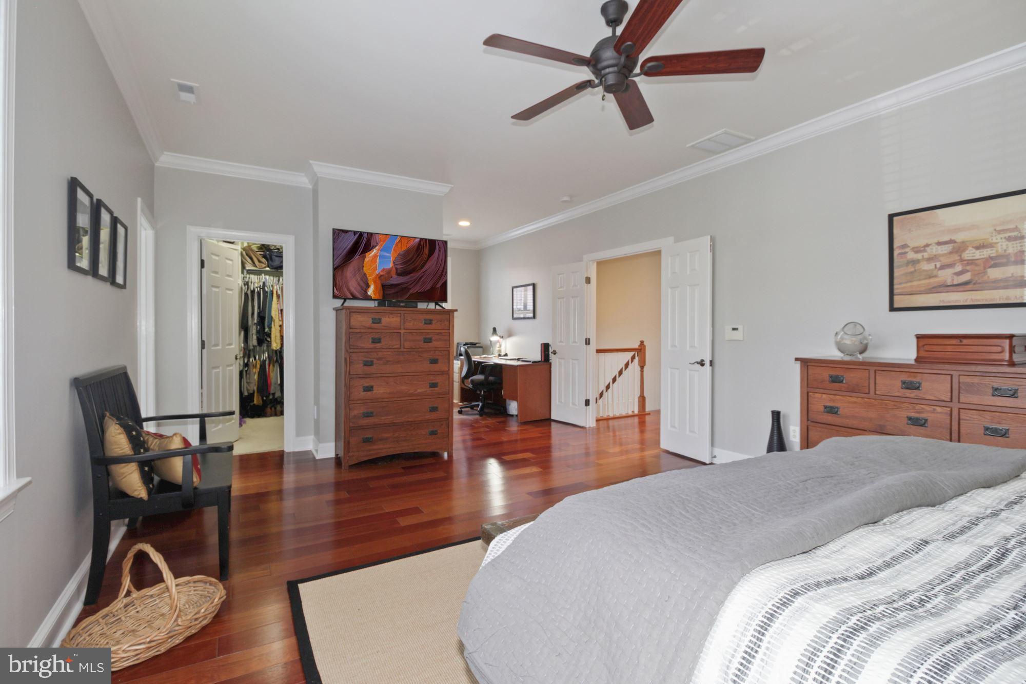 613 Old County Road Severna Park, MD 21146 - Photo 16 of 40 Primary bdrm w/sitting area and walk-in closet