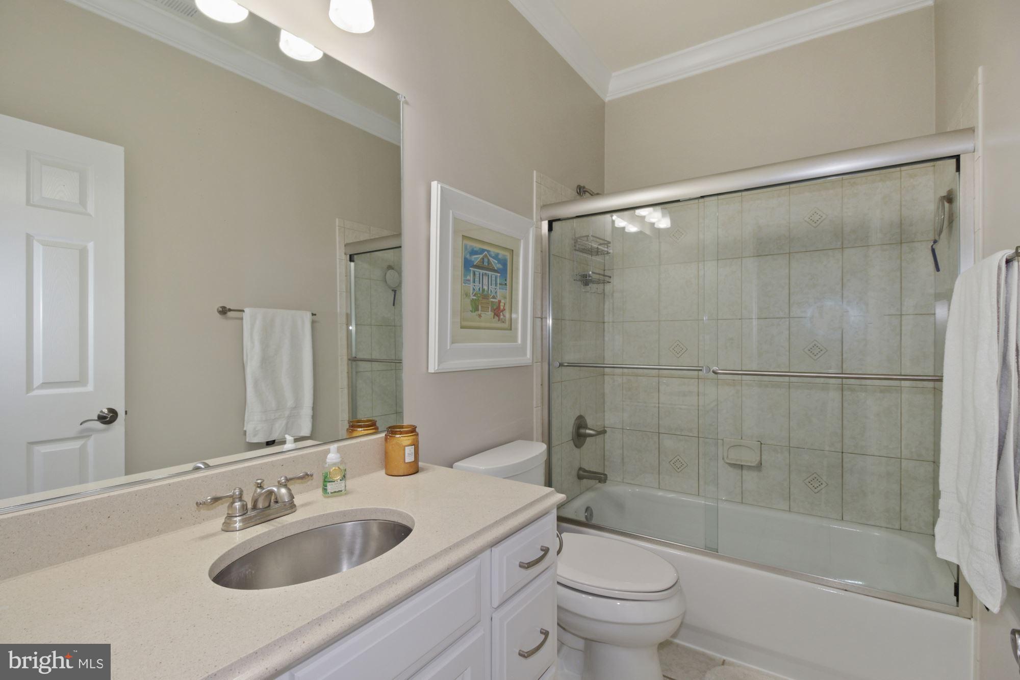613 Old County Road Severna Park, MD 21146 - Photo 23 of 40 2nd floor hall full bath