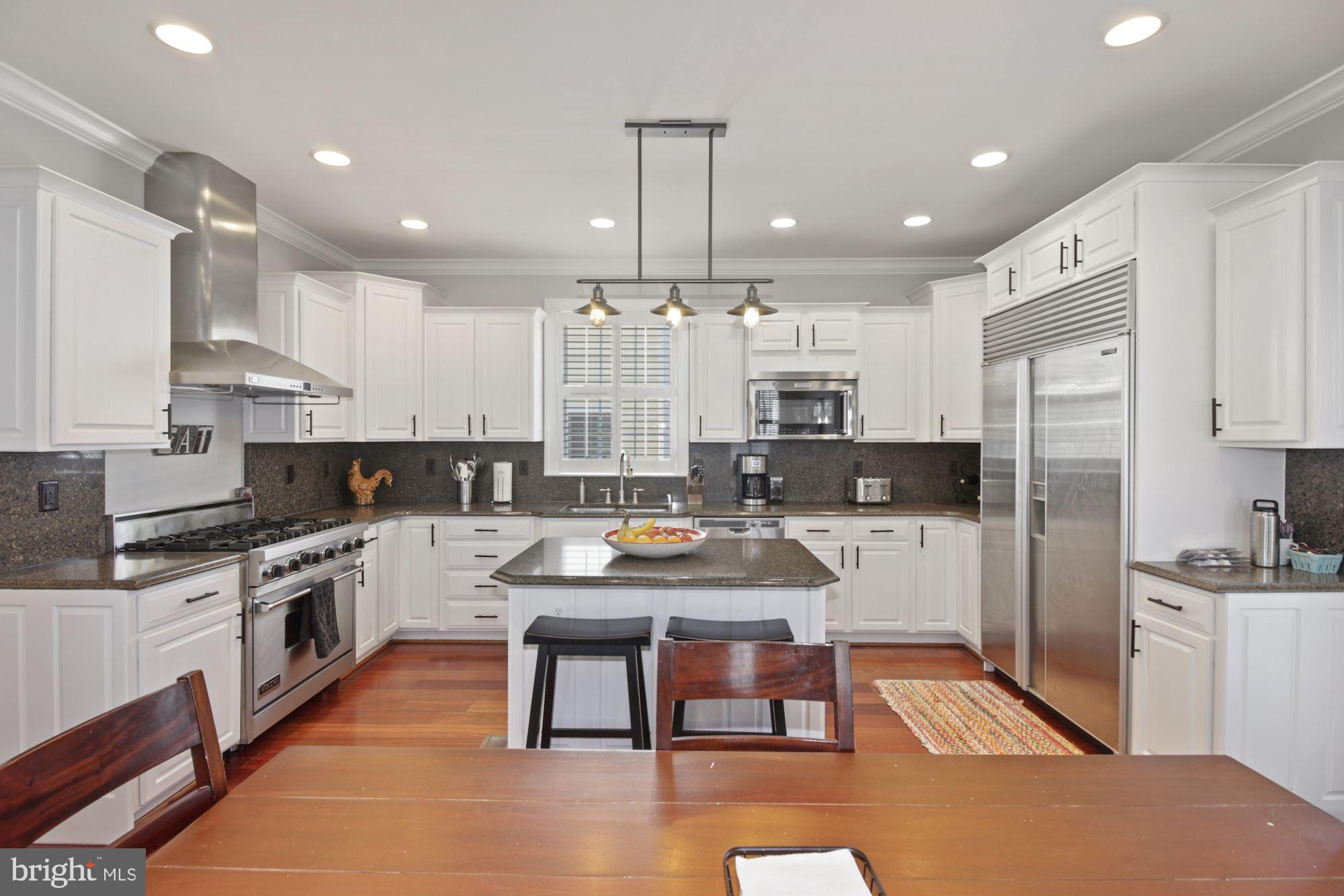 613 Old County Road Severna Park, MD 21146 - Photo 7 of 40 Eat-in kitchen w/space for table