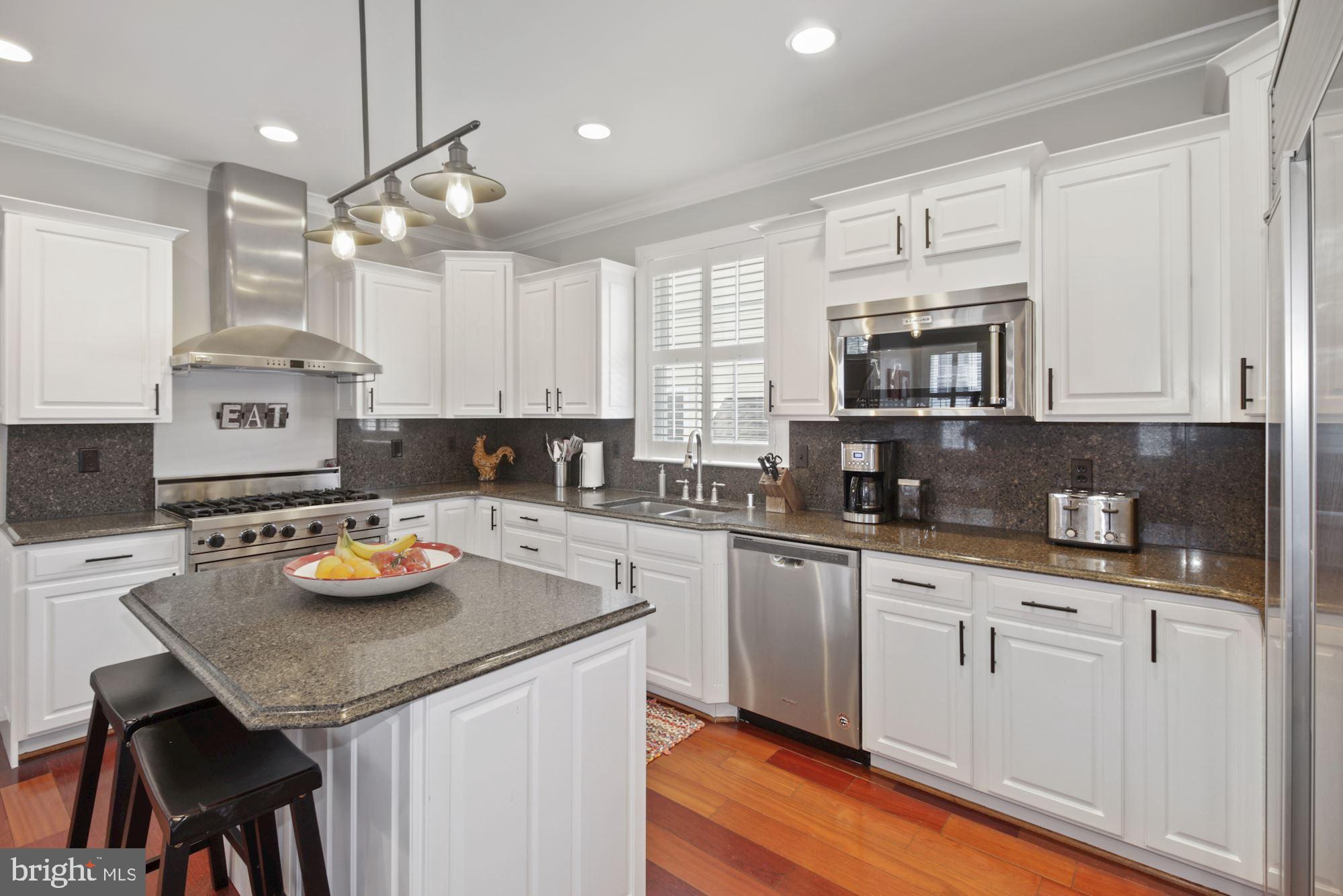 613 Old County Road Severna Park, MD 21146 - Photo 8 of 40 Quartz Silestone solid surface counters