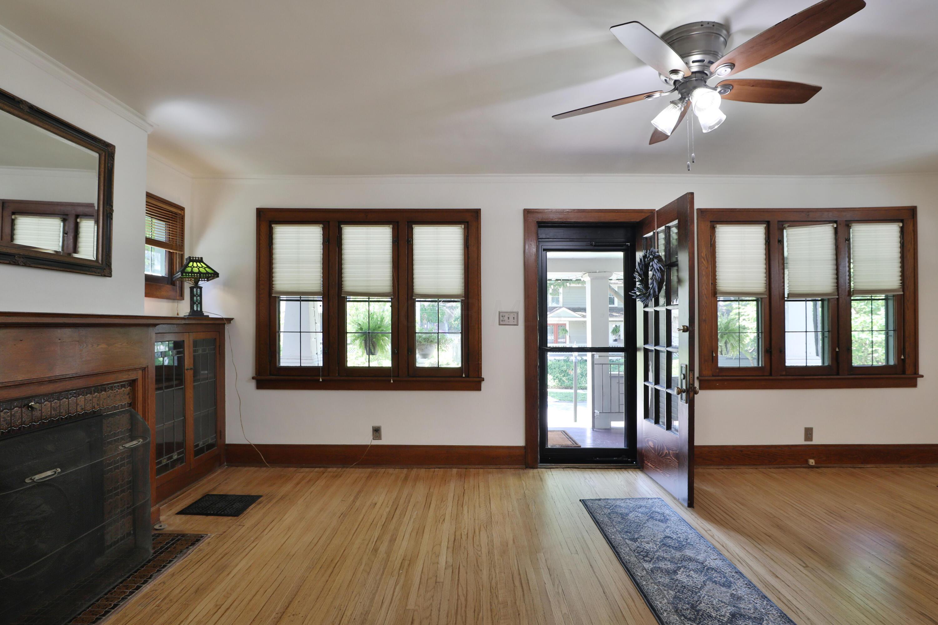 306 Crestview Road Columbus, OH 43202 - Photo 6 of 53 Living Room