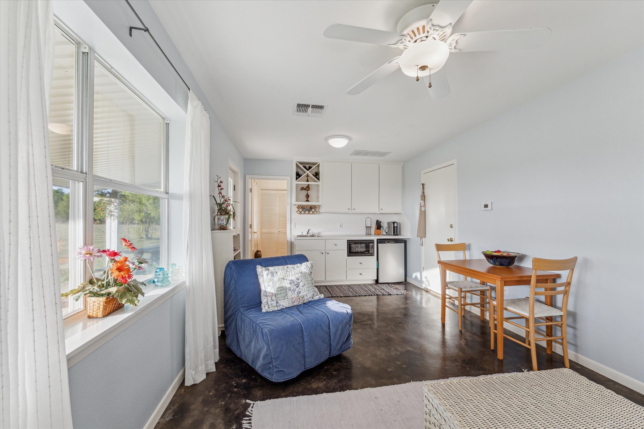 2915 Schulle Road Round Top, TX 78954 - Photo 24 of 50 The guest room in the garage.