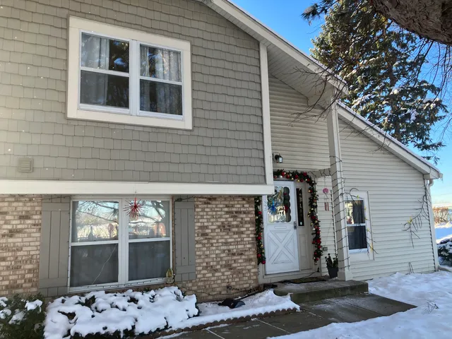 $299,990 | 27W300 Melrose Lane, Winfield, IL 60190