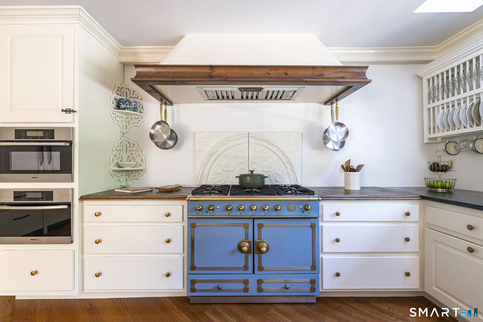 62 Blacksmith Ridge Road Ridgefield, CT 06877 - Photo 9 of 40 La Cornue range