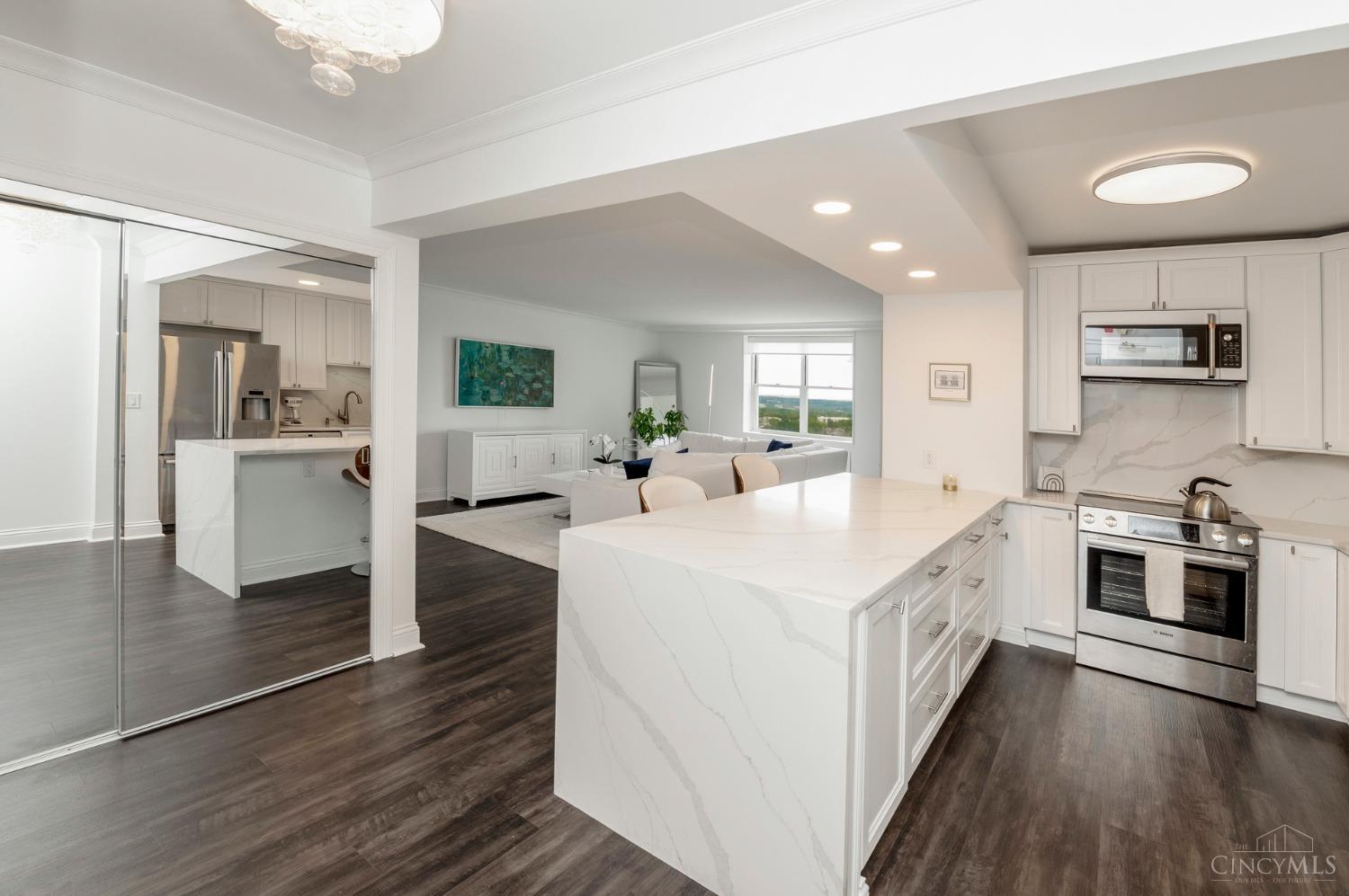 2444 Madison Road, Unit 1411 Cincinnati, OH 45208 - Photo 2 of 42 Gallery Image 2