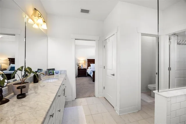 a en suite bathroom with a double vanity sink and a mirror
