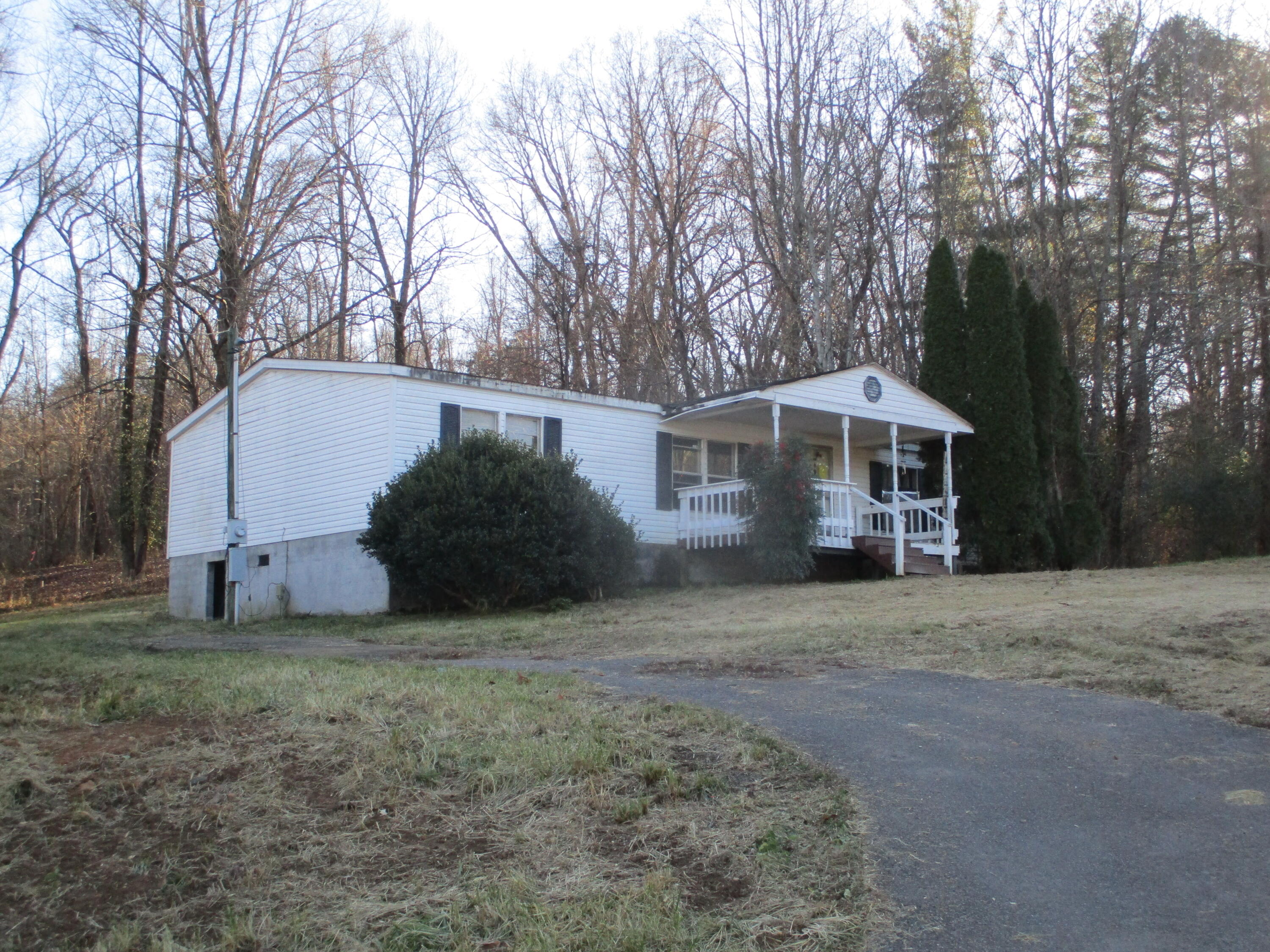 121 Big Springs Road Elizabethton, TN 37643 - Photo 3 of 16 03 IMG_5199