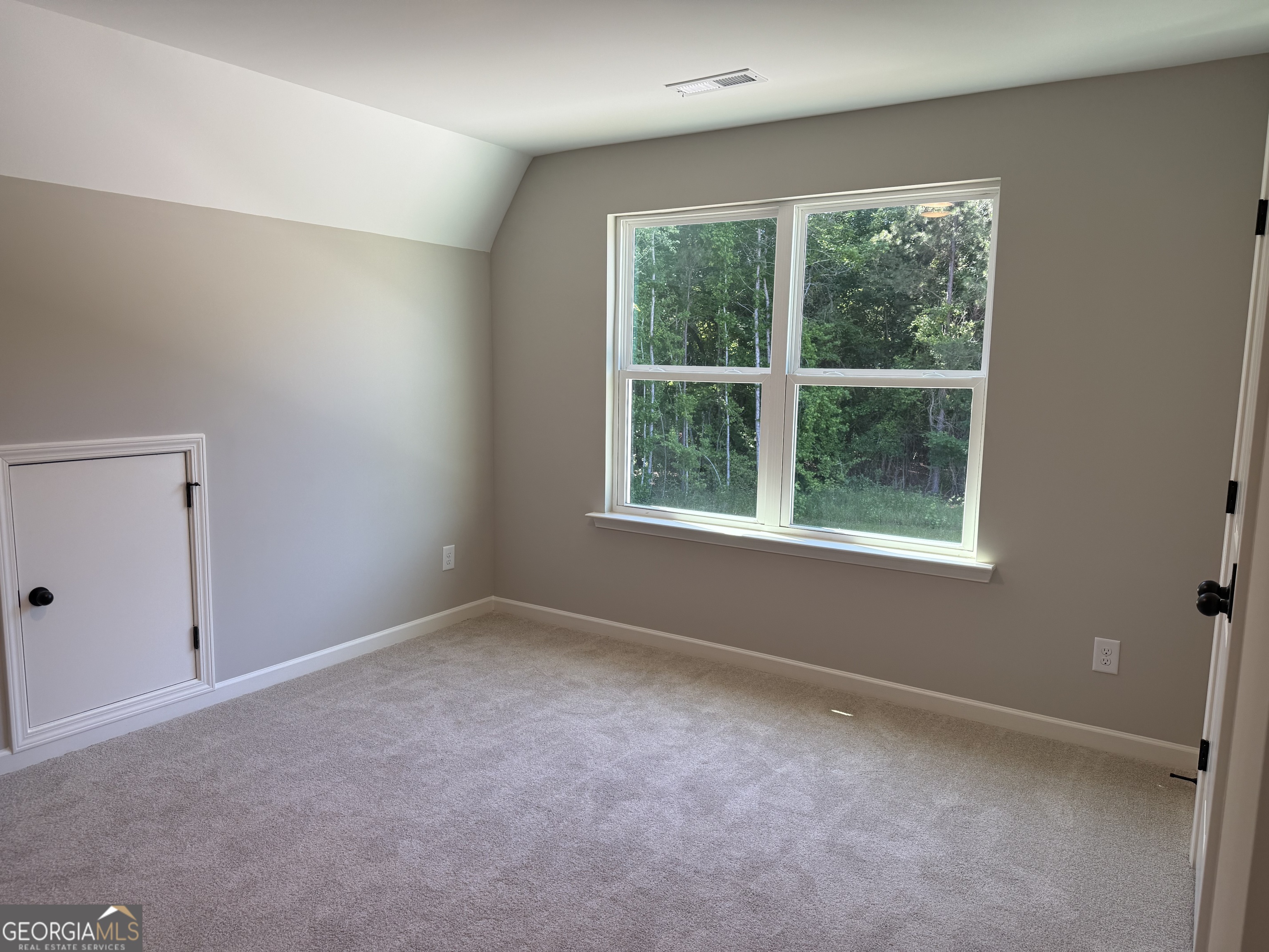 92 Commanche Circle Williamson, GA 30292 - Photo 50 of 53 an empty room with a window
