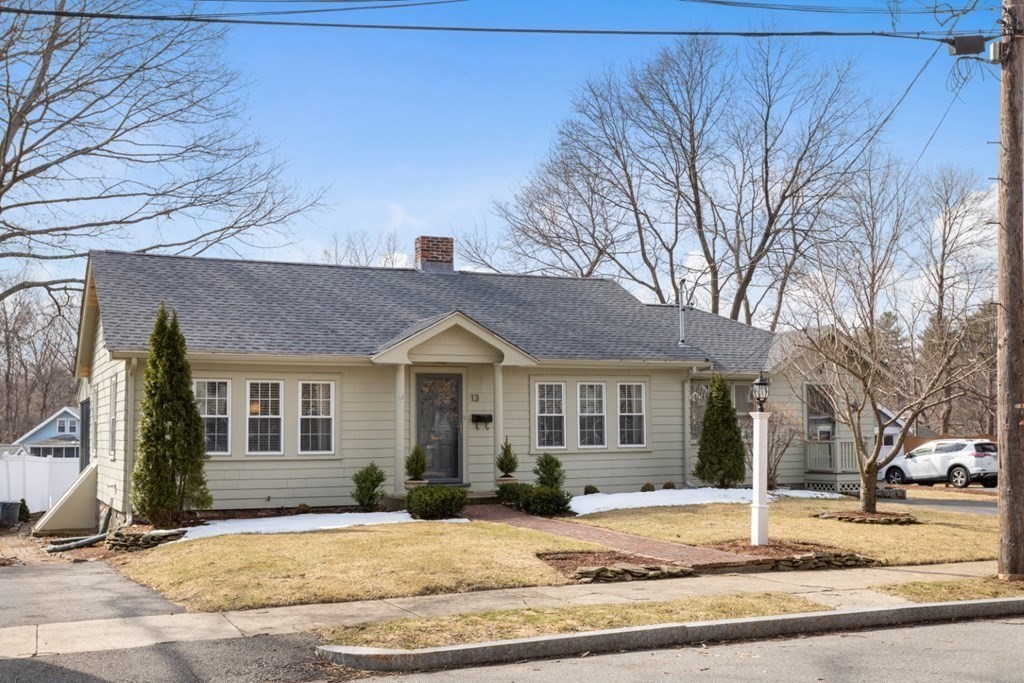 13 Lawrence Road Reading, MA 01867 - Photo 1 of 38 Gallery Image 1