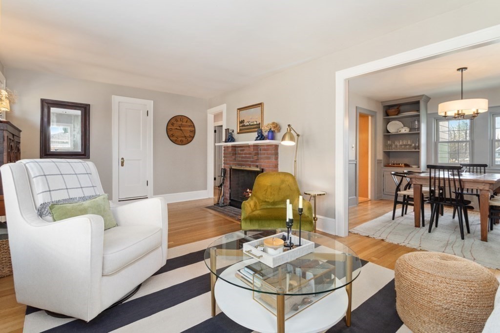 13 Lawrence Road Reading, MA 01867 - Photo 4 of 38 Gallery Image 4