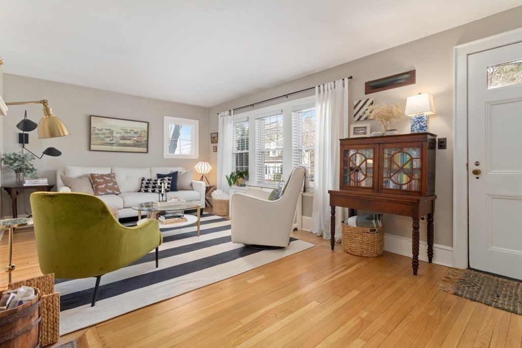 13 Lawrence Road Reading, MA 01867 - Photo 6 of 38 Gallery Image 6
