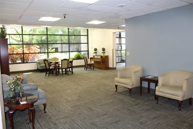 $1,260 | 255 South Hill Street, Los Angeles, CA 90012