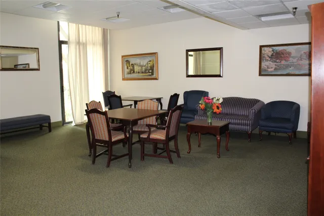 $1,260 | 255 South Hill Street, Los Angeles, CA 90012