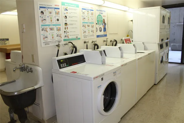 $1,260 | 255 South Hill Street, Los Angeles, CA 90012