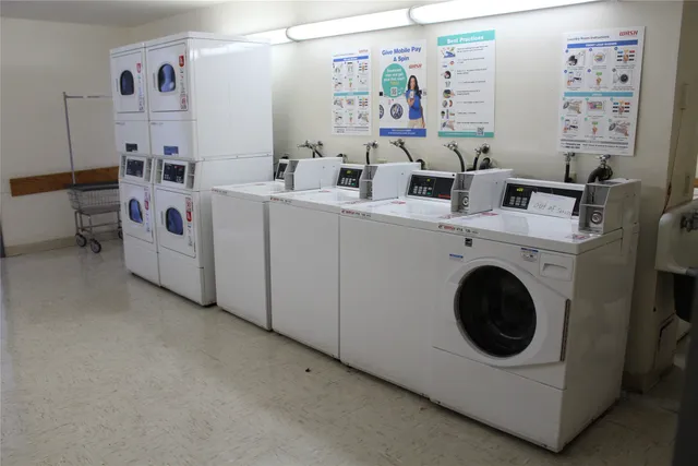 $1,260 | 255 South Hill Street, Los Angeles, CA 90012