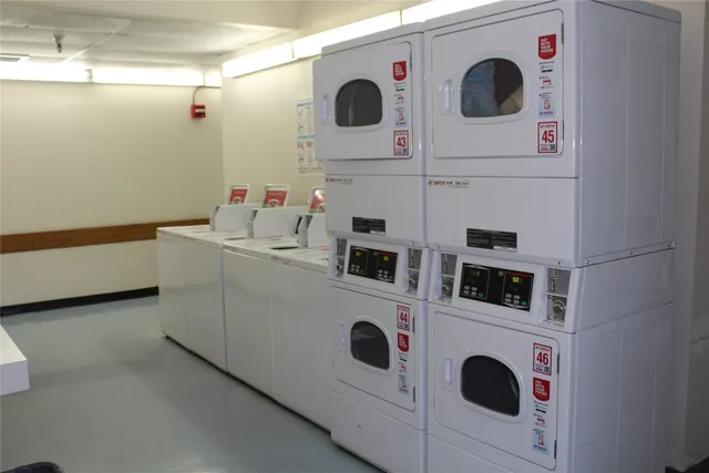 $1,260 | 255 South Hill Street, Los Angeles, CA 90012