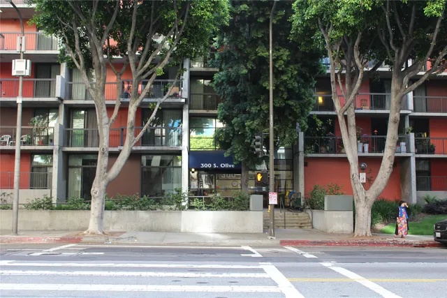 $1,260 | 255 South Hill Street, Los Angeles, CA 90012