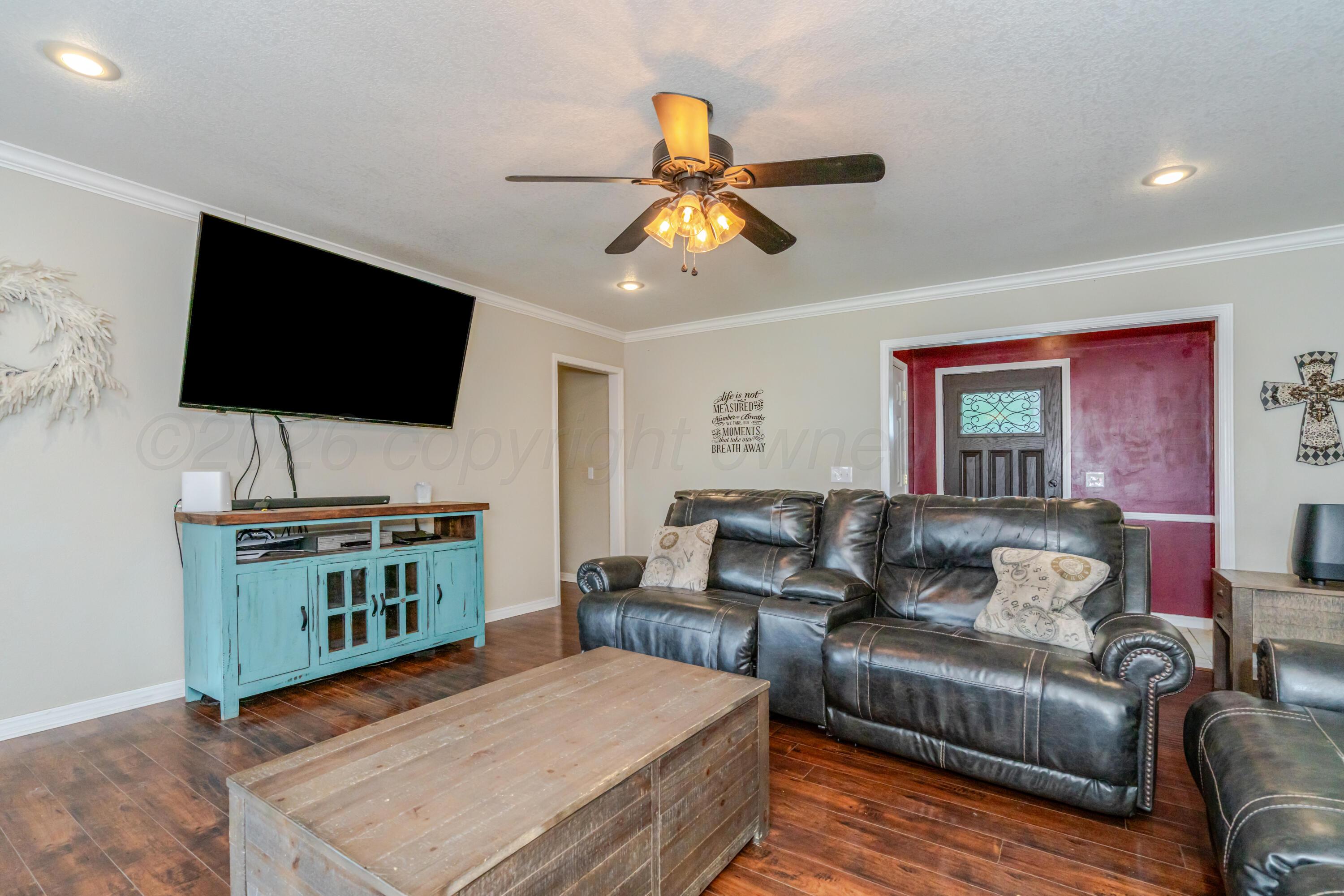 6108 Rutgers Street Amarillo, TX 79109 - Photo 7 of 32 Living 3