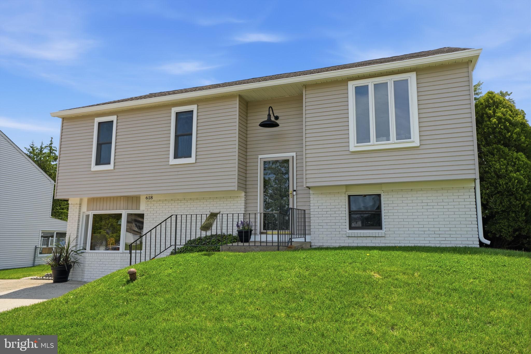 618 South Oxford Valley Road Fairless Hills, PA 19030 - Photo 3 of 36