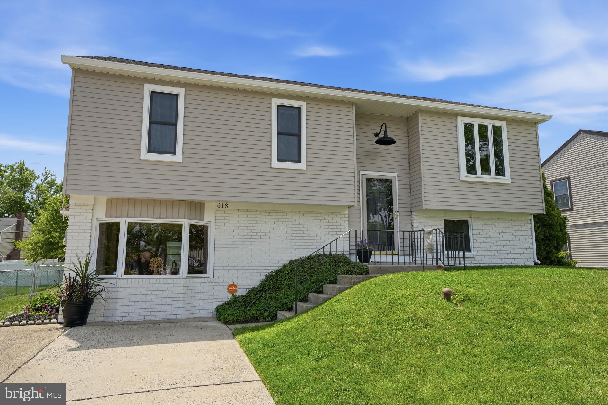 618 South Oxford Valley Road Fairless Hills, PA 19030 - Photo 4 of 36