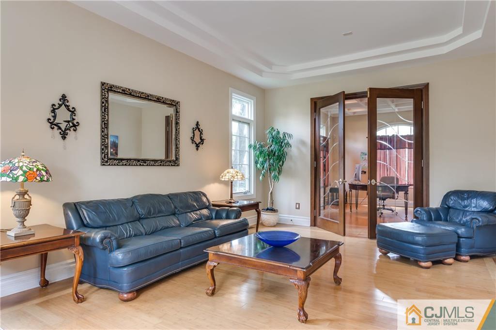 64 Stafford Road Colonia, NJ 07067 - Photo 5 of 25 a living room with furniture and a potted plant