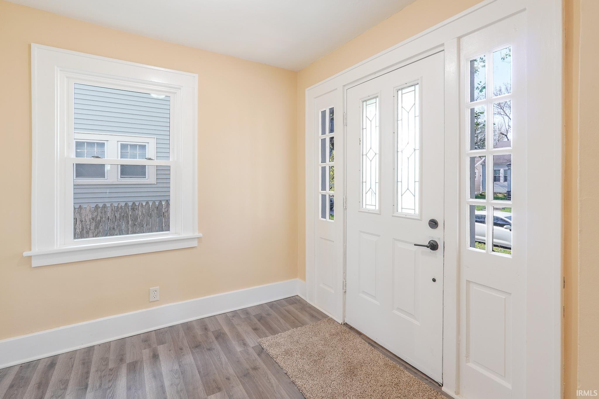 832 Hamilton Avenue Fort Wayne, IN 46806 - Photo 2 of 24