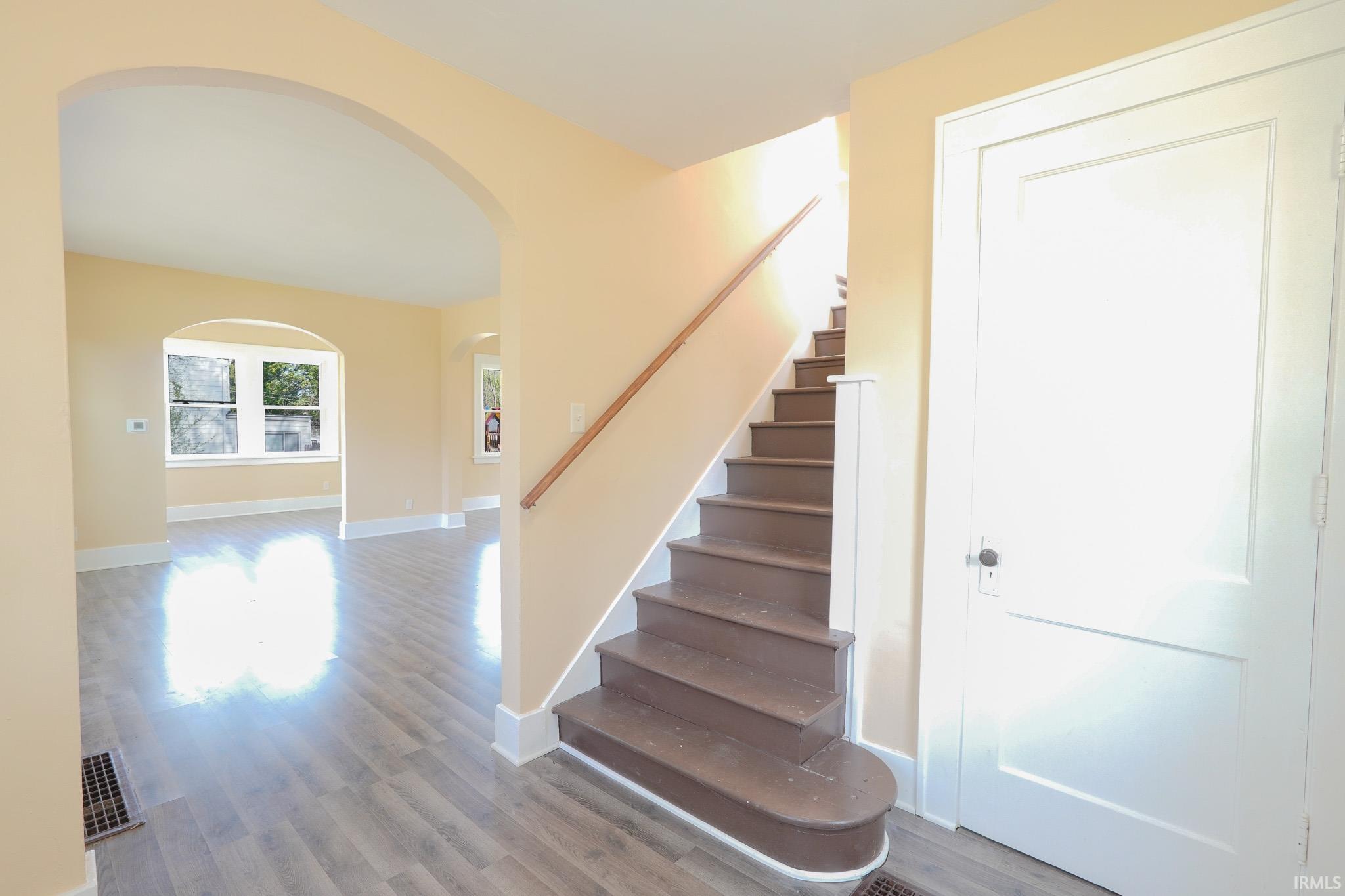 832 Hamilton Avenue Fort Wayne, IN 46806 - Photo 3 of 24