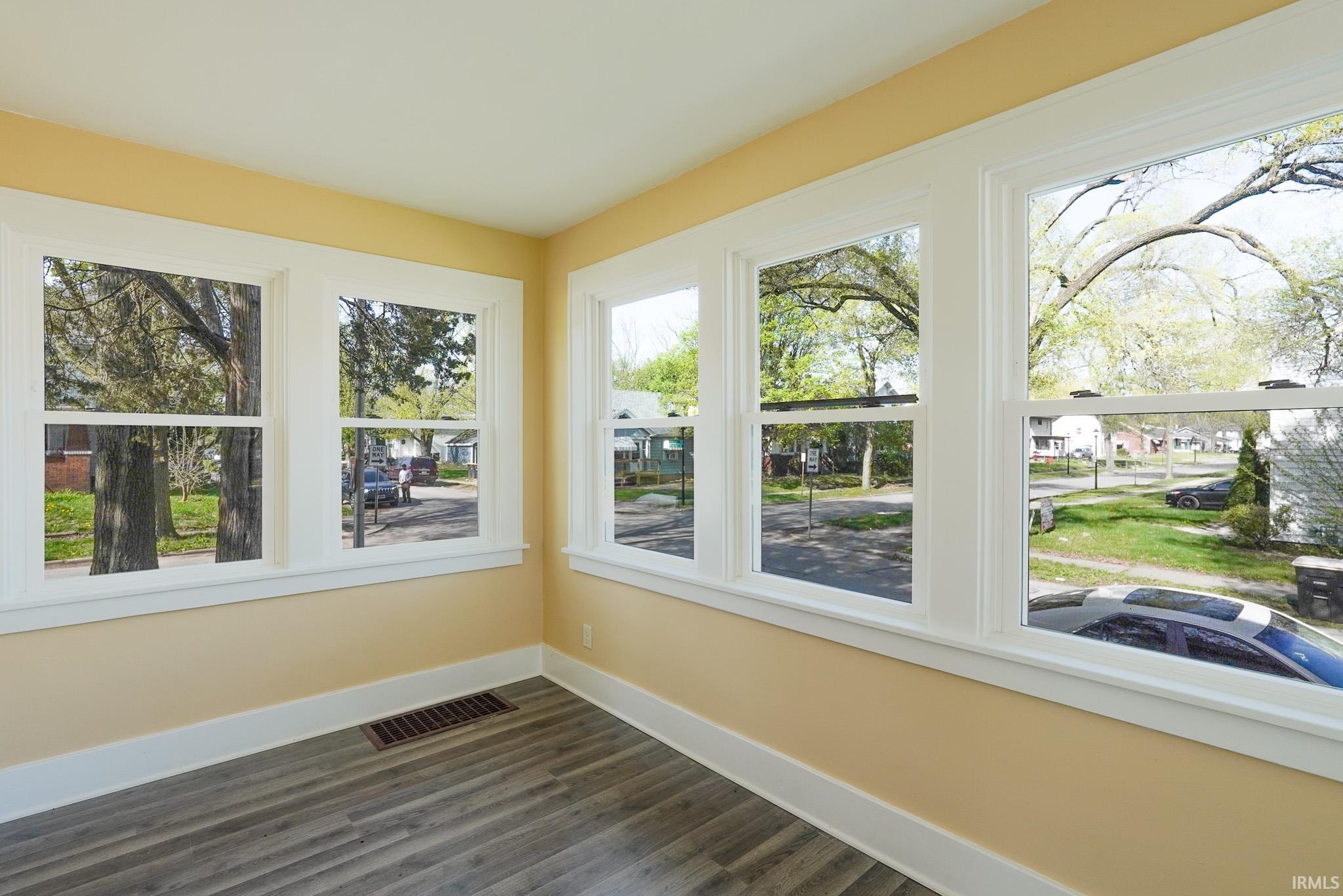 832 Hamilton Avenue Fort Wayne, IN 46806 - Photo 4 of 24