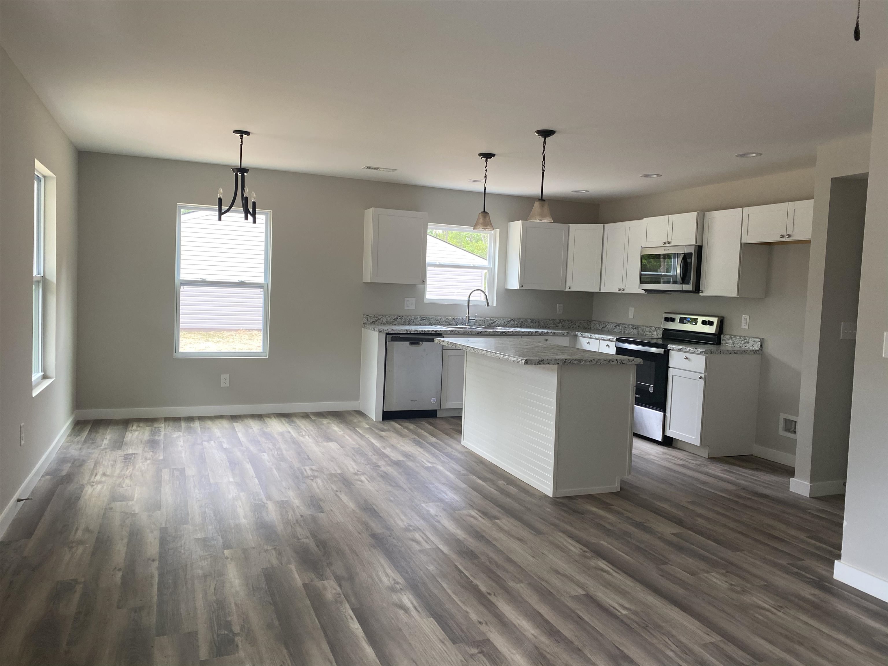 336 Skyline Road Greer, SC 29651 - Photo 2 of 10 Gallery Image 2