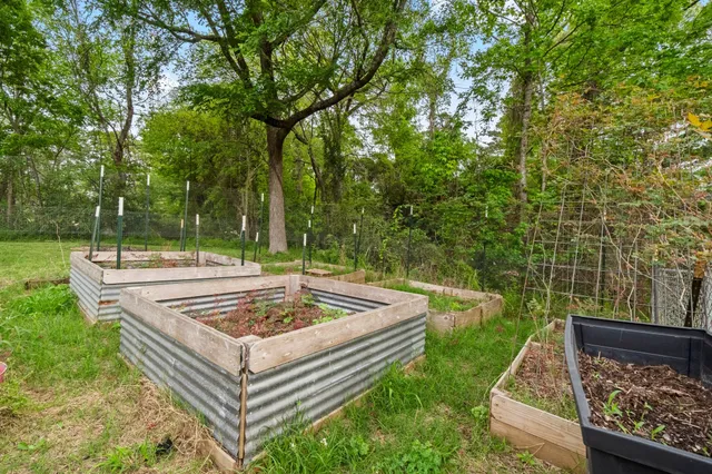 a bird view of a house and a yard