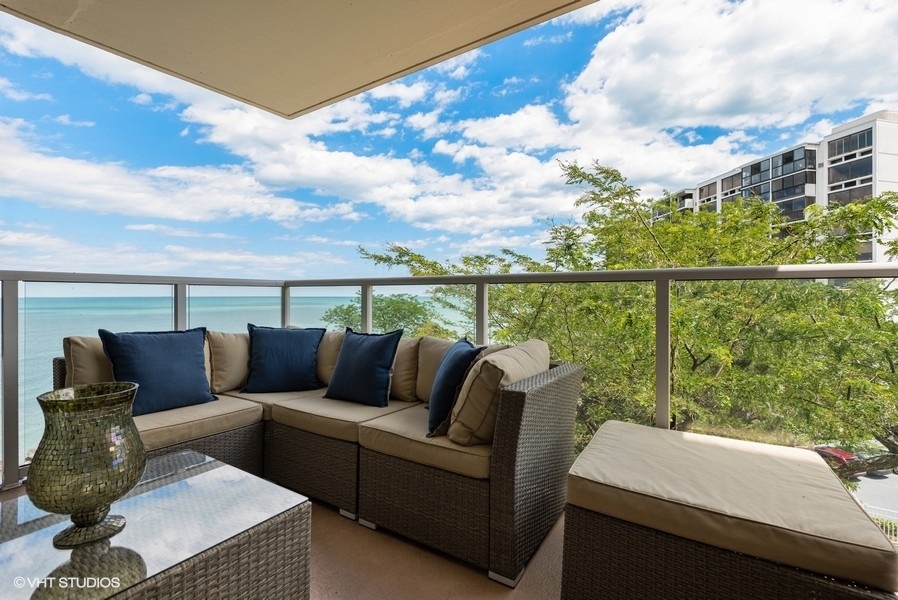 1616 Sheridan Road, Unit 5H Wilmette, IL 60091 - Photo 20 of 26 a roof deck with couches and sky view