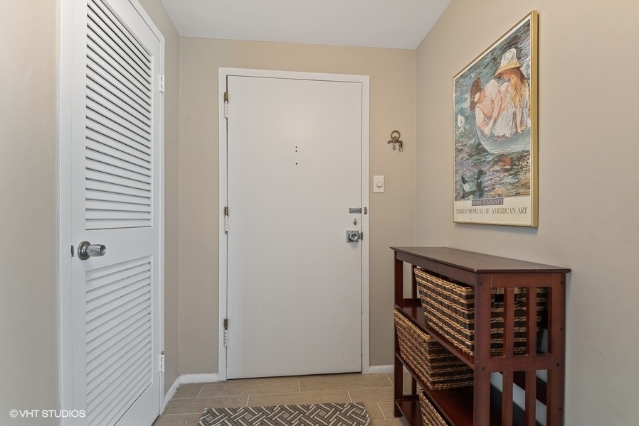 1616 Sheridan Road, Unit 5H Wilmette, IL 60091 - Photo 3 of 26 a view of a hallway with wooden floor and a bathroom