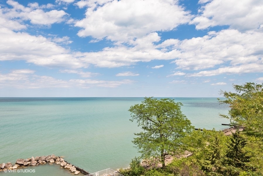 1616 Sheridan Road, Unit 5H Wilmette, IL 60091 - Photo 24 of 26 a view of a lake