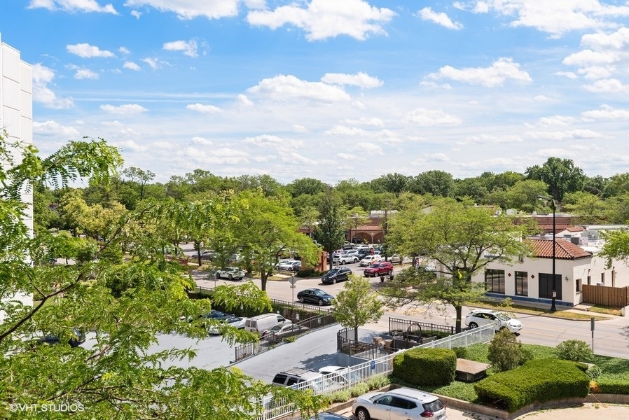 1616 Sheridan Road, Unit 5H Wilmette, IL 60091 - Photo 25 of 26 a view of a city