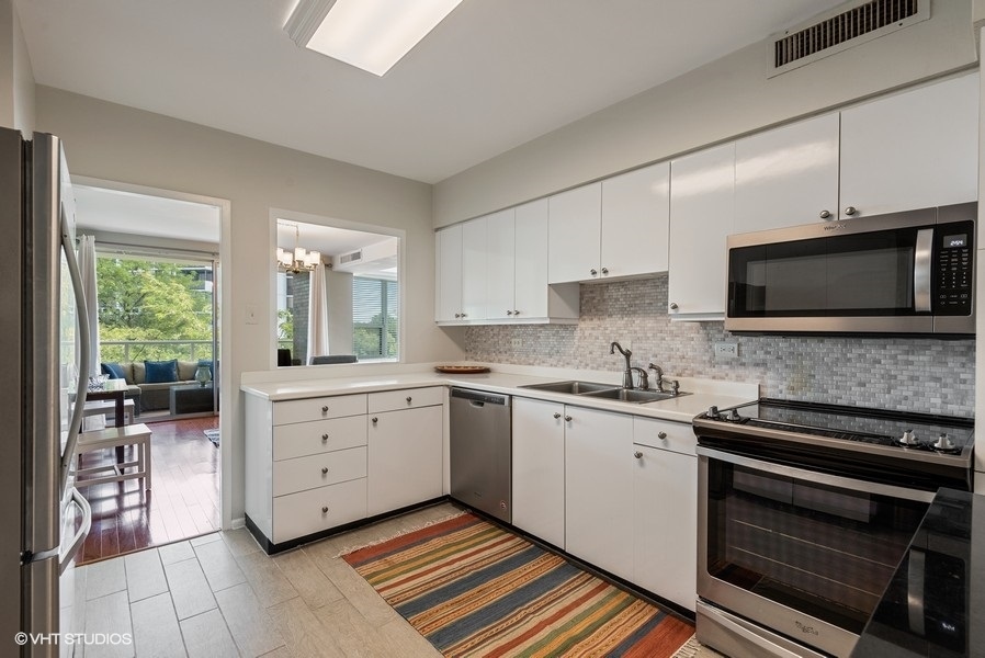 1616 Sheridan Road, Unit 5H Wilmette, IL 60091 - Photo 9 of 26 a kitchen with a sink stove and microwave