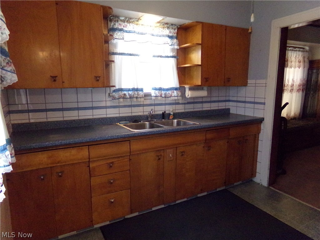 3353 Berea Road Cleveland, OH 44111 - Photo 6 of 34 Gallery Image 6