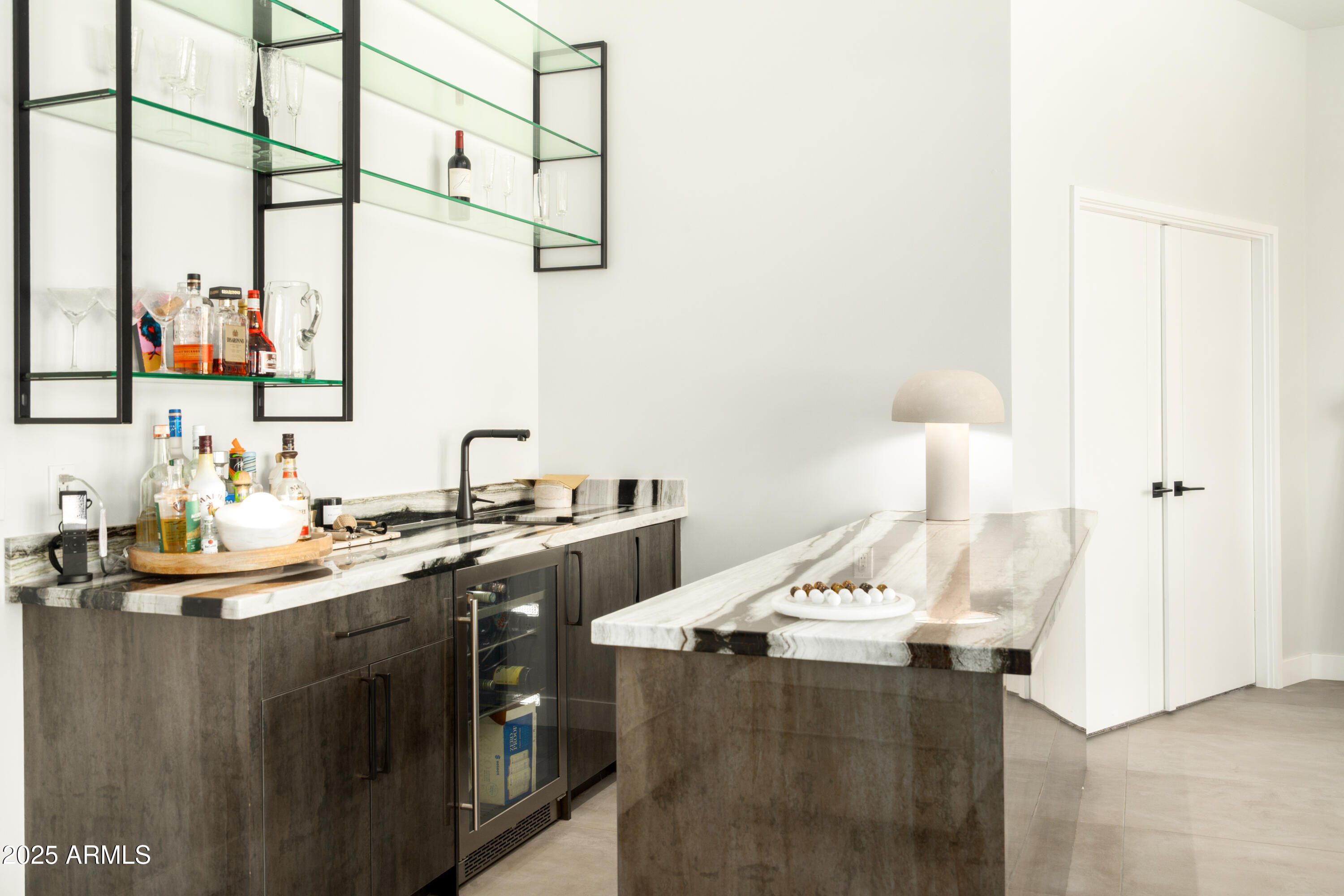 4440 East Camelback Road, Unit 31 Phoenix, AZ 85018 - Photo 9 of 21 Wet Bar