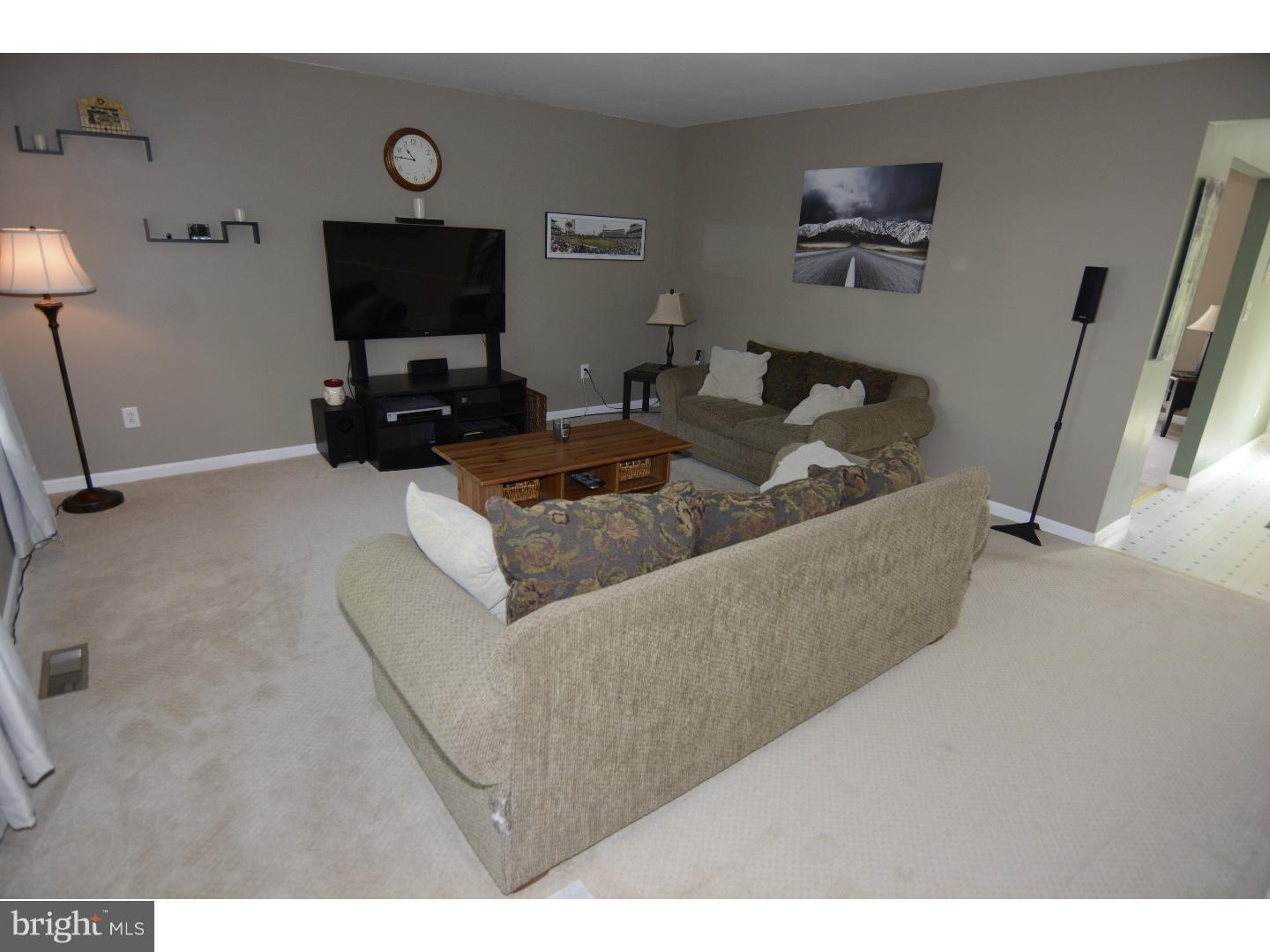4369 Hillside Road Reading, PA 19606 - Photo 3 of 17 Living Room