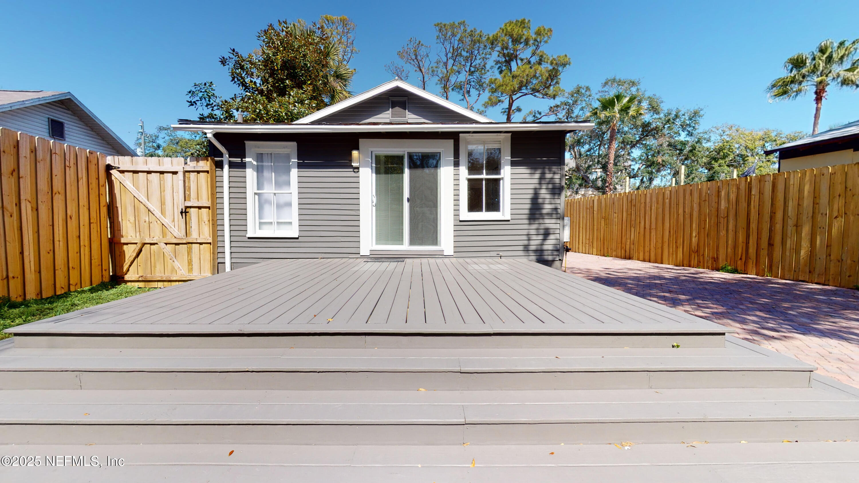 11 Hildreth Drive St. Augustine, FL 32084 - Photo 22 of 25 a front view of a house with garden