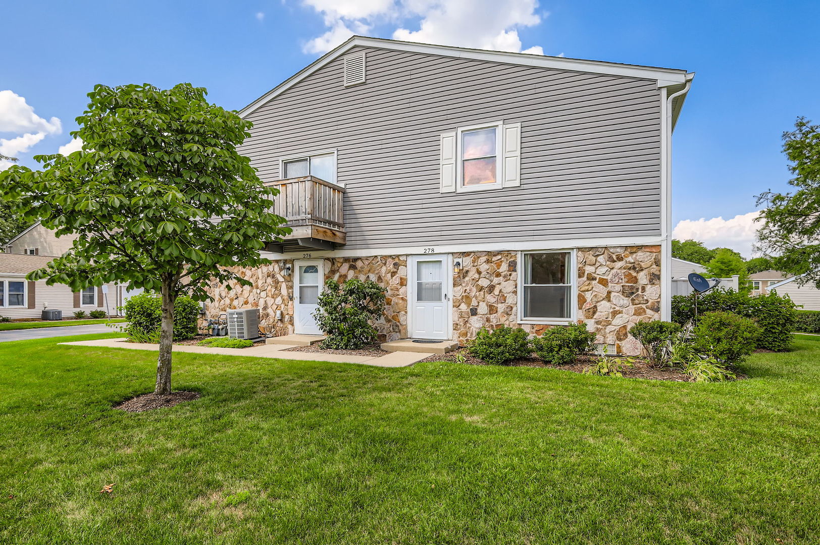278 Nantucket Harbor Schaumburg, IL 60193 - Photo 1 of 14