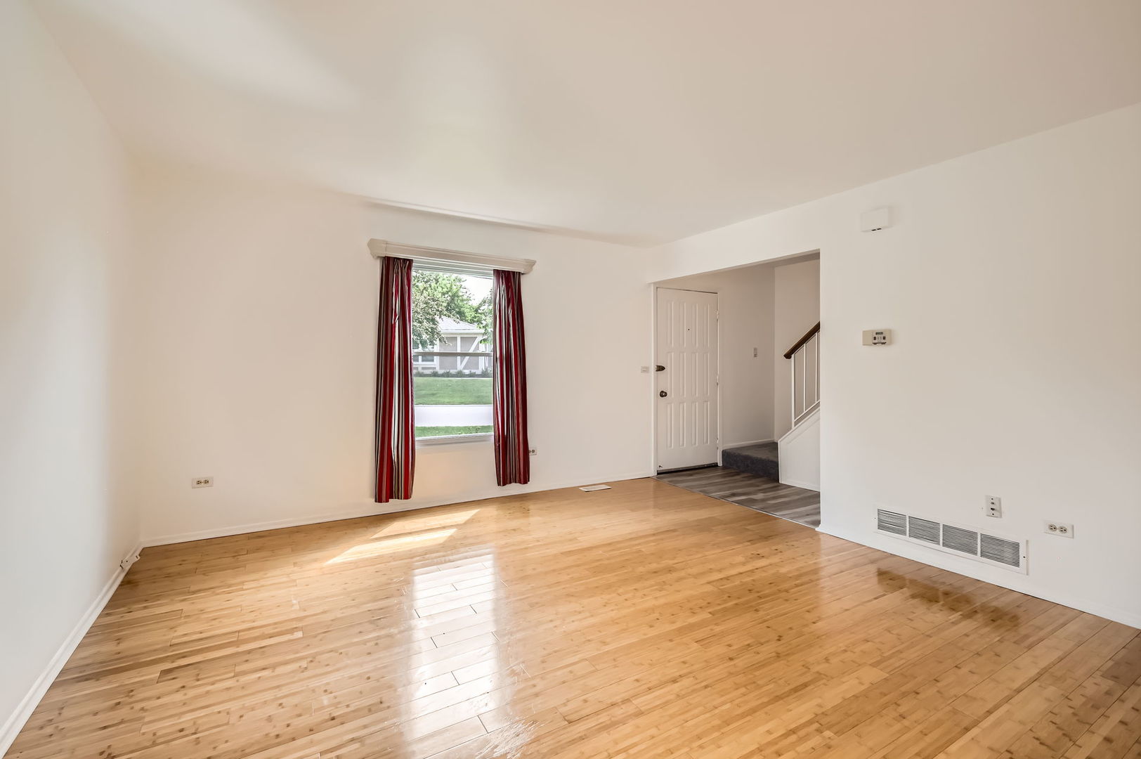 278 Nantucket Harbor Schaumburg, IL 60193 - Photo 3 of 14