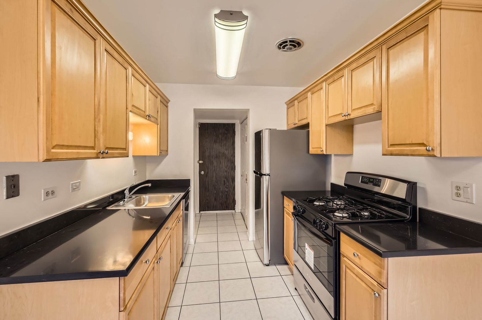 278 Nantucket Harbor Schaumburg, IL 60193 - Photo 5 of 14