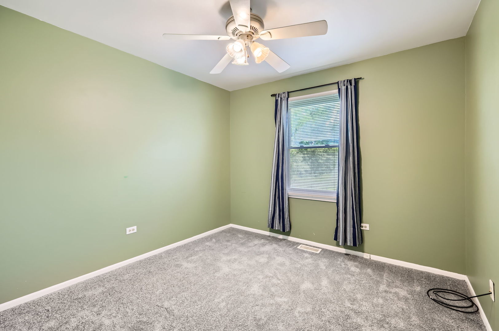 278 Nantucket Harbor Schaumburg, IL 60193 - Photo 10 of 14