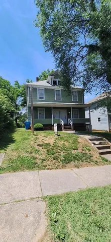 a view of house with a yard