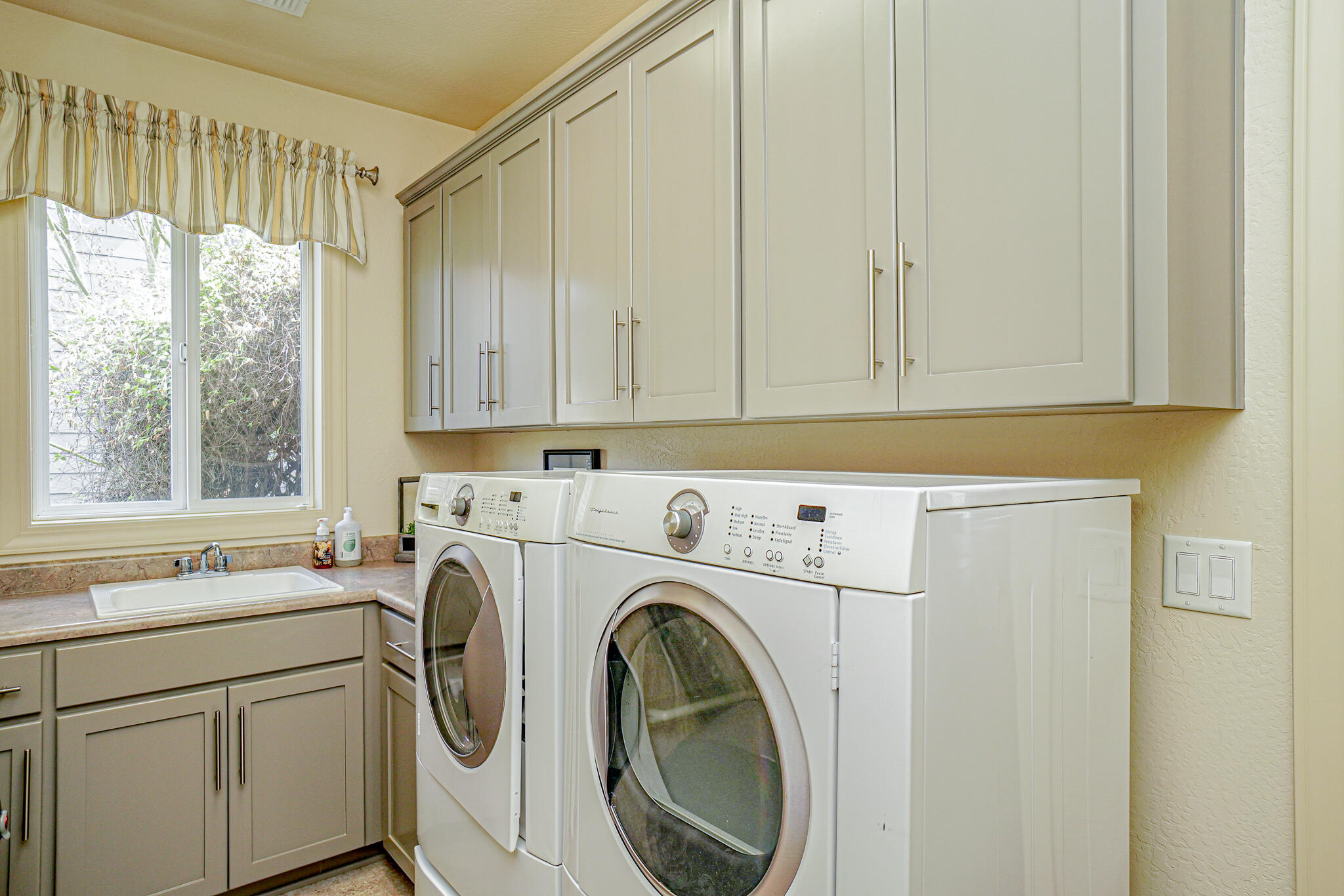 878 St Andrews Way Eagle Point, OR 97524 - Photo 39 of 55 DSC08316