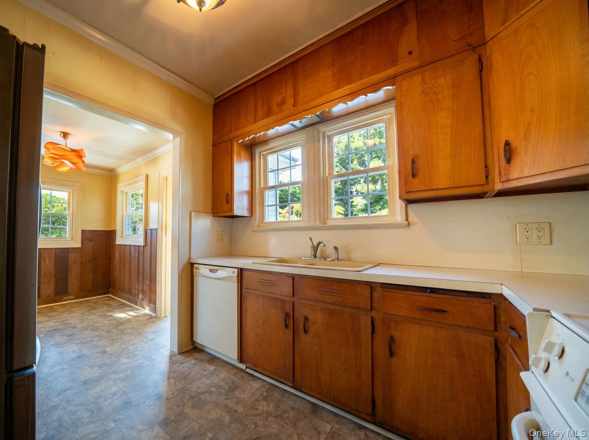 204 Brook Road Mahopac, NY 10541 - Photo 4 of 19