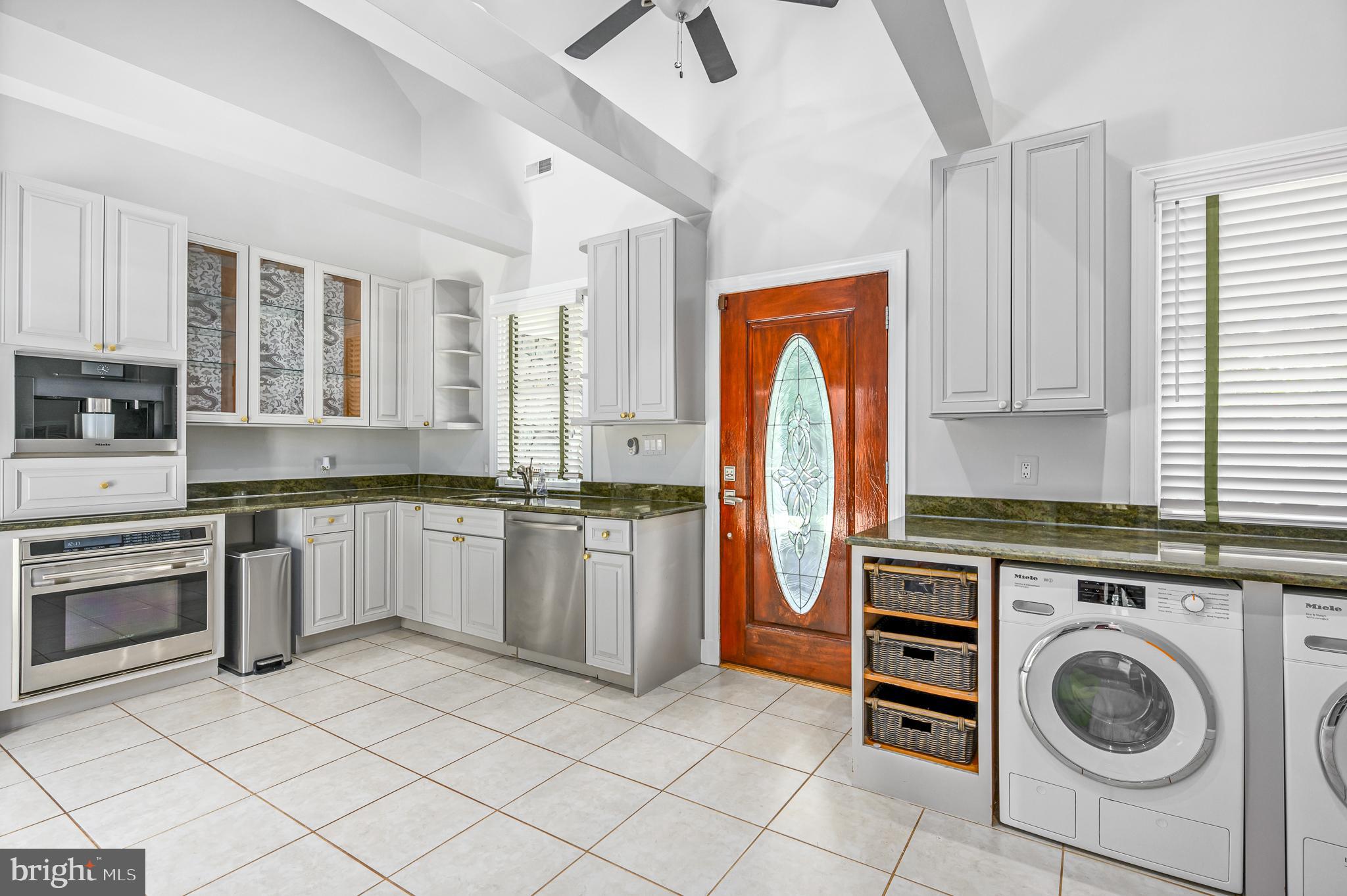 337 River Bend Road Great Falls, VA 22066 - Photo 28 of 92 Catering kit: wall oven, coffee st, laundry, dishw