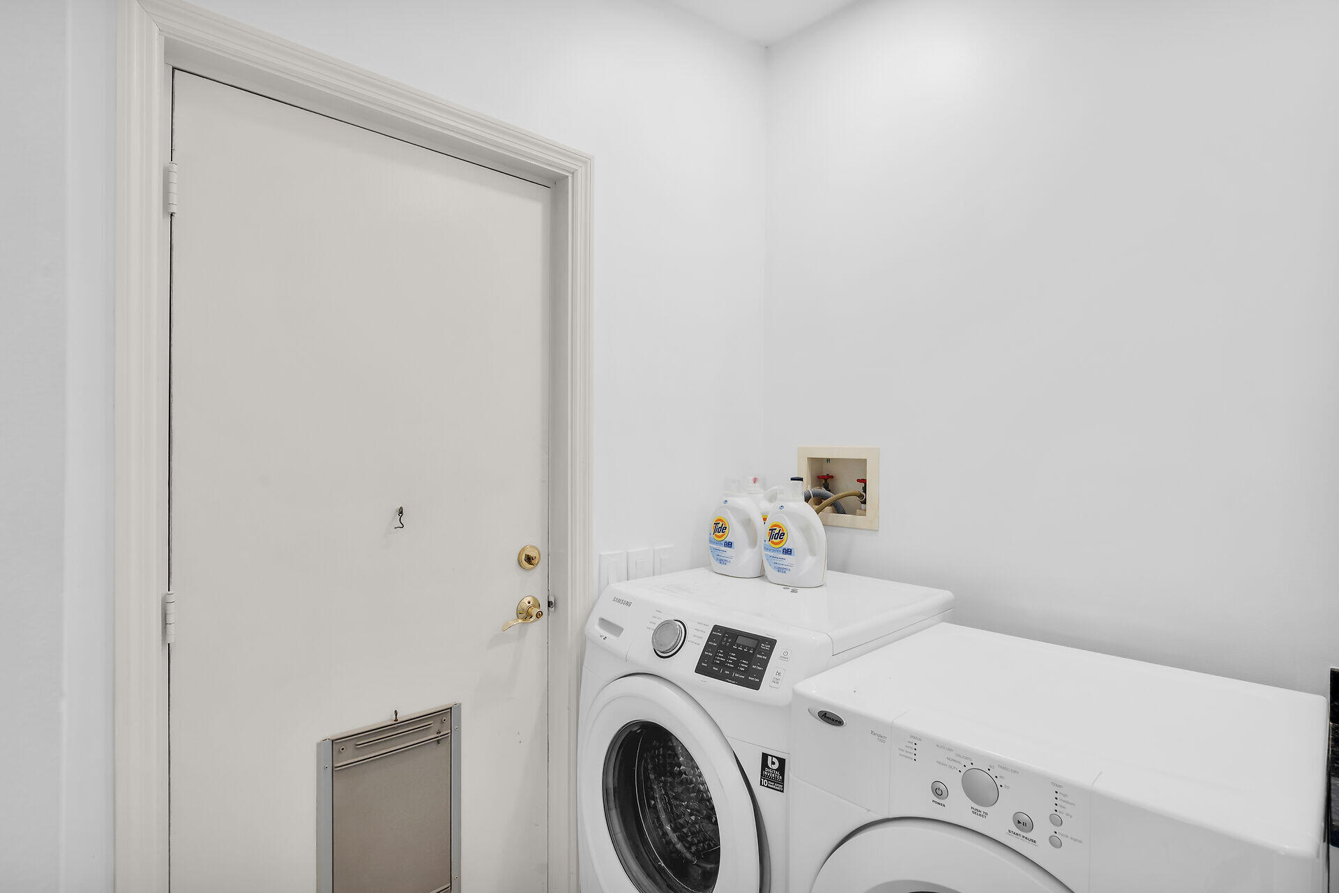 7501 Gulfstream Boulevard Marathon, FL 33050 - Photo 16 of 48 Laundry